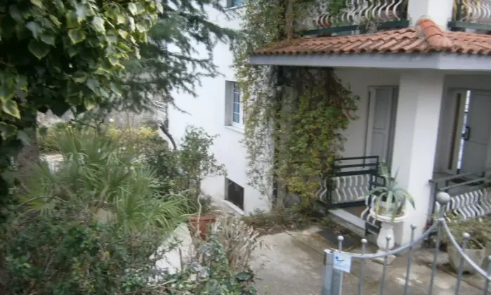 Rexer-San-Mango-sul-Calore-Grazioso-appartamento-in-villa-bifamiliare-GIARDINO