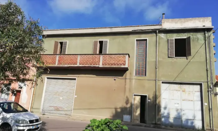 Rexer-Abbasanta-Casa-indipendente-in-pieno-centro