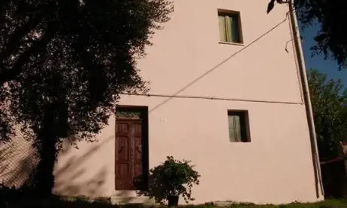 Rexer-Castelleone-di-Suasa-Vendesi-casale-Contrada-Case-Nuove-ALTRO