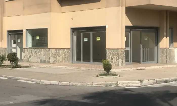 Rexer-San-Valentino-Torio-Locale-commerciale-in-Affitto-San-Valentino-Torio-SA