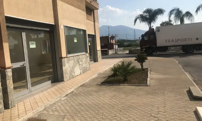 Rexer-San-Valentino-Torio-Locale-commerciale-in-Affitto-San-Valentino-Torio-SA