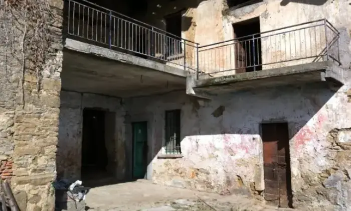 Rexer-Colle-Brianza-FRAZIONE-DI-Giovenzana-LC-Rustico-con-GIARDINO-da-demolire-e-ricostruire-Altro
