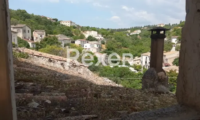 Rexer-Capestrano-Vendesi-casa-di-paese-in-via-Vallone-a-Capestrano-AQ-Altro
