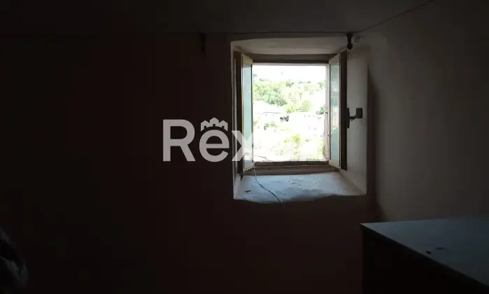 Rexer-Capestrano-Vendesi-casa-di-paese-in-via-Vallone-a-Capestrano-AQ-Altro