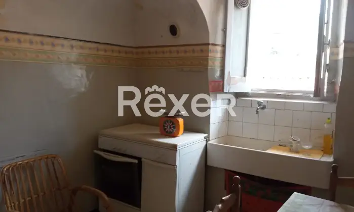Rexer-Capestrano-Vendesi-casa-di-paese-in-via-Vallone-a-Capestrano-AQ-Altro