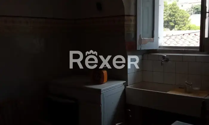Rexer-Capestrano-Vendesi-casa-di-paese-in-via-Vallone-a-Capestrano-AQ-Altro