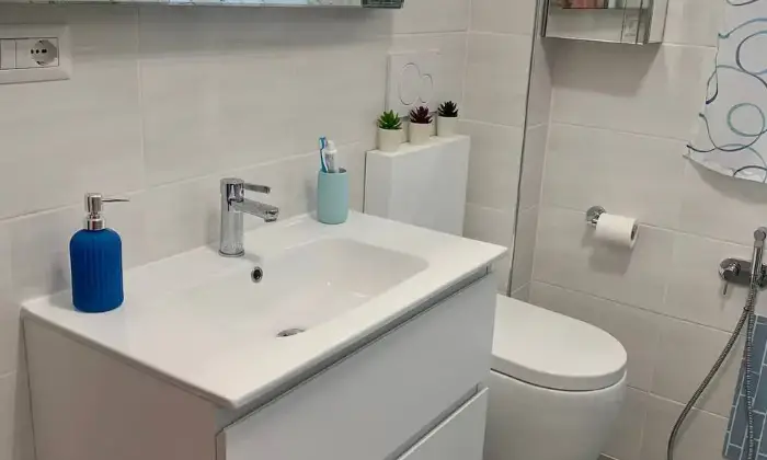 Rexer-Catania-AFFITTASI-LUMINOSO-APPARTAMENTO-VANI-Bagno