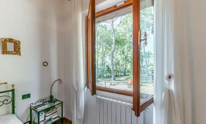 Rexer-Quercianella-Villa-ben-tenuta-con-ampio-giardino-a-Quercianella-CAMERA-DA-LETTO