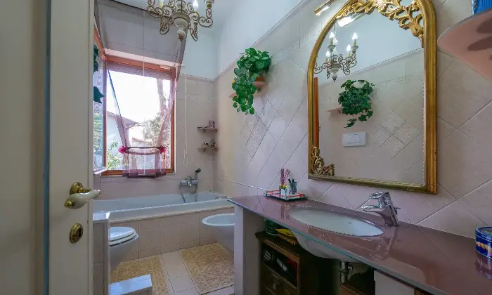 Rexer-Quercianella-Villa-ben-tenuta-con-ampio-giardino-a-Quercianella-BAGNO