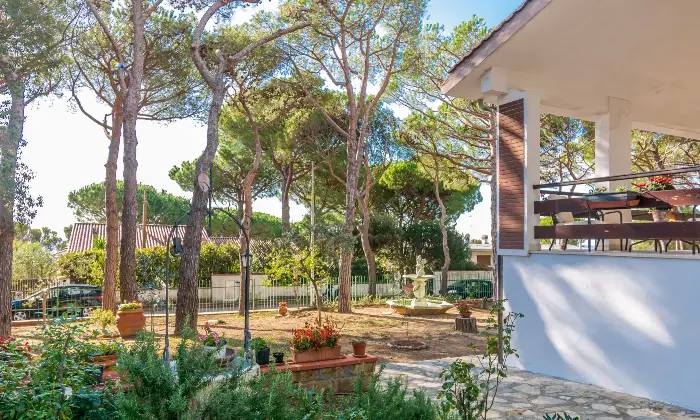 Rexer-Quercianella-Villa-ben-tenuta-con-ampio-giardino-a-Quercianella-GIARDINO
