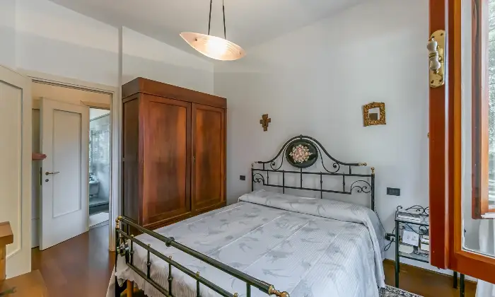 Rexer-Quercianella-Villa-ben-tenuta-con-ampio-giardino-a-Quercianella-CAMERA-DA-LETTO