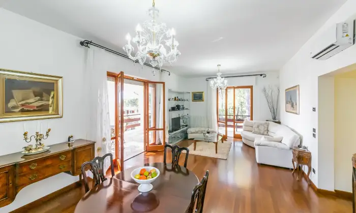 Rexer-Quercianella-Villa-ben-tenuta-con-ampio-giardino-a-Quercianella-SALONE