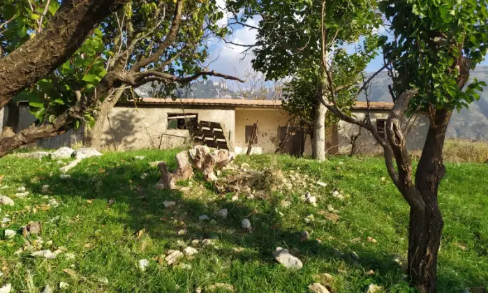 Rexer-Scillato-Rustico-immerso-in-un-incantevole-natura-Terrazzo