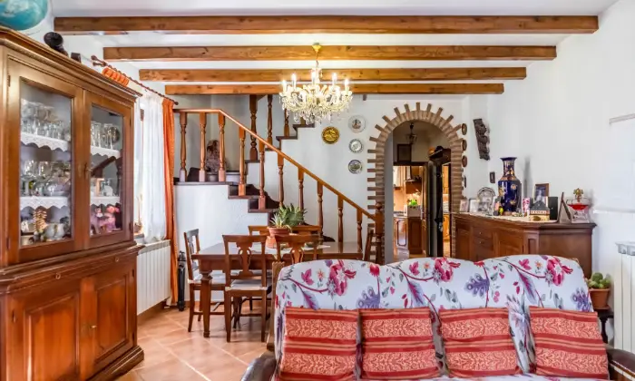 Rexer-Sestola-Deliziosa-casa-immersa-nel-verde-con-mansarda-taverna-e-ampio-spazio-esterno-SALONE