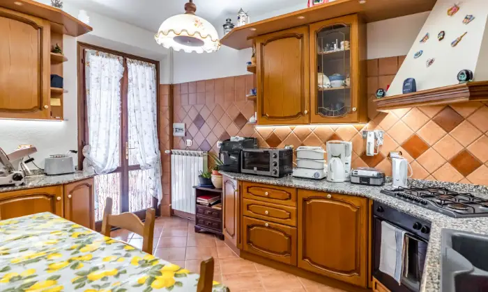 Rexer-Sestola-Deliziosa-casa-immersa-nel-verde-con-mansarda-taverna-e-ampio-spazio-esterno-CUCINA