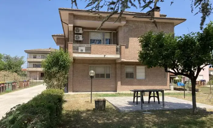 Rexer-Cannara-Vendesi-villa-bifamiliare-in-via-Collemancio-Altro