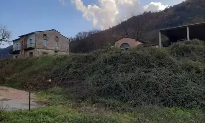 Rexer-Gualdo-Cattaneo-Casolare-con-annessi-in-vendita-a-GUALDO-CATTANEO-PG
