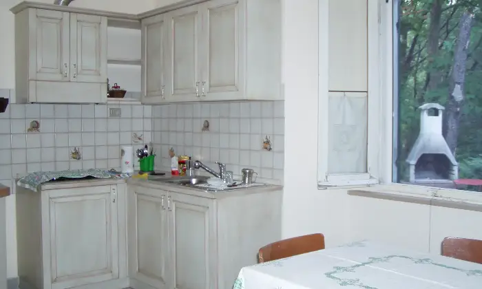 Rexer-Cagli-SCONTO-SOLO-SU-INTERA-PROPRIETA-Tre-fabbricati-con-parco-Cucina