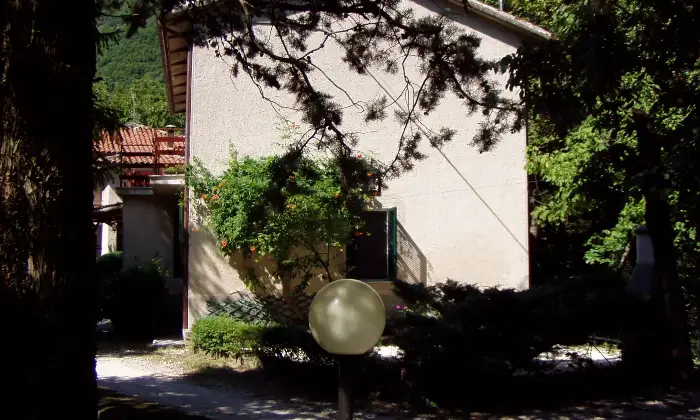 Rexer-Cagli-SCONTO-SOLO-SU-INTERA-PROPRIETA-Tre-fabbricati-con-parco-Terrazzo