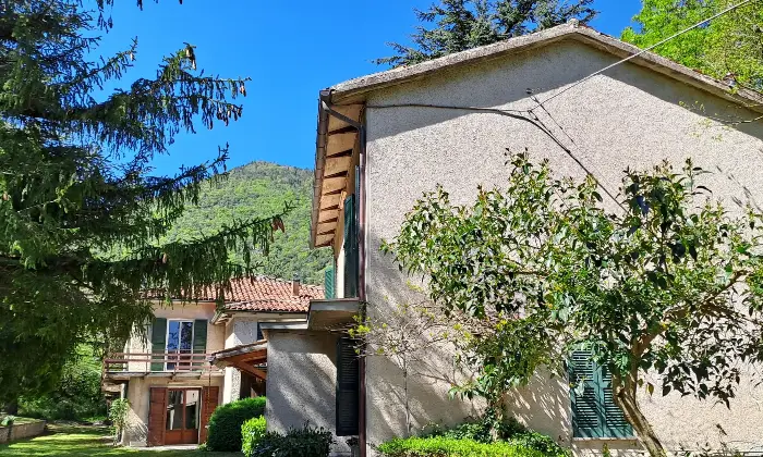 Rexer-Cagli-SCONTO-SOLO-SU-INTERA-PROPRIETA-Tre-fabbricati-con-parco-Giardino