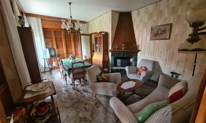 Rexer-Valduggia-Vendesi-Villa-a-localit-Val-Piana-a-Valduggia-SALONE