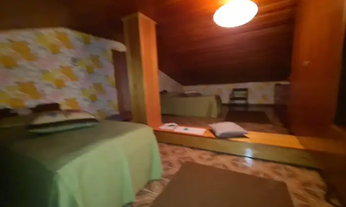 Rexer-Valduggia-Vendesi-Villa-a-localit-Val-Piana-a-Valduggia-CAMERA-DA-LETTO