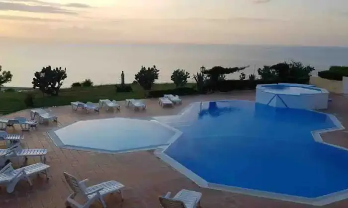 Rexer-Parghelia-stanze-da-letto-e-piscina-a-due-passi-daTropea-Terrazzo