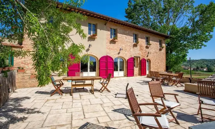 Rexer-San-Miniato-Vendesi-borgo-con-azienda-agricola-a-San-Miniato-Terrazzo
