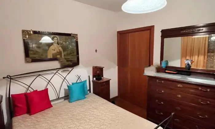 Rexer-Irsina-Vendesi-casa-indipendente-in-corso-Giacomo-Matteotti-Centro-Irsina-CameraDaLetto