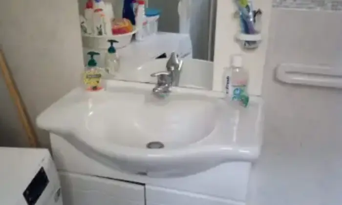 Rexer-Vizzini-Casetta-con-ingresso-indipendente-in-via-Dafnica-a-Vizzini-Bagno