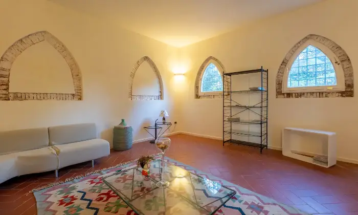 Rexer-San-Miniato-Casale-In-toscana-con-piscina-e-campo-da-tennis-Salone