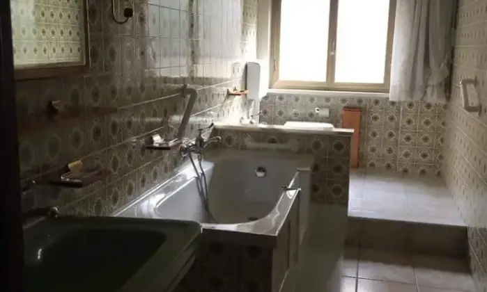 Rexer-Caltanissetta-Ampio-e-luminoso-appartamento-BAGNO