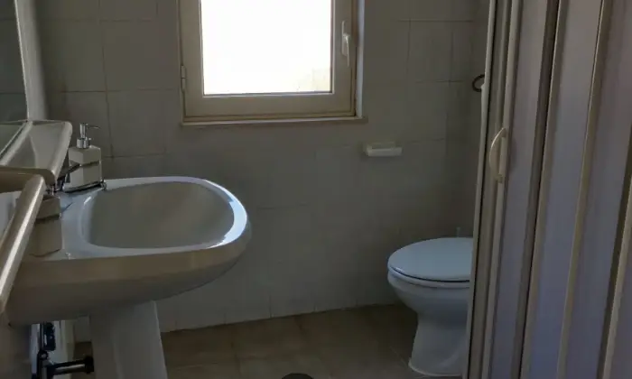Rexer-Laureana-di-Borrello-Casa-in-vendita-in-via-Giuseppe-Garibaldi-Laureana-di-Borrello-BAGNO
