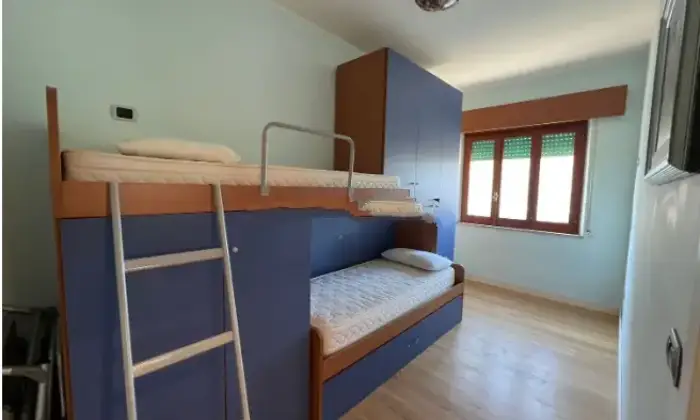 Rexer-Campobasso-Appartamento-in-Via-E-Vanoni-a-Campomarino-Lido-CameraDaLetto