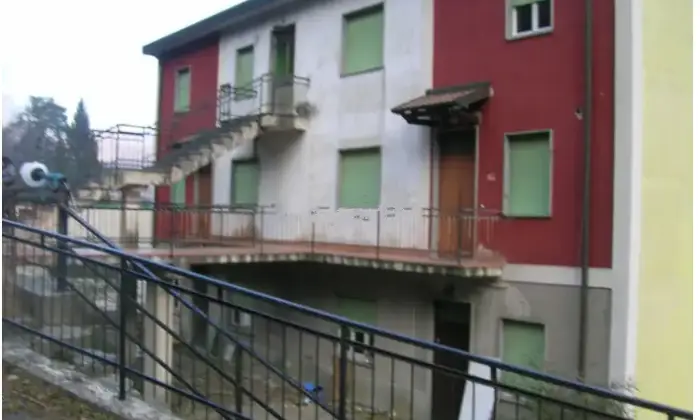 Rexer-Barni-Intero-edificio-in-vendita-in-via-Cristoforo-Colombo-a-Barni-Garage