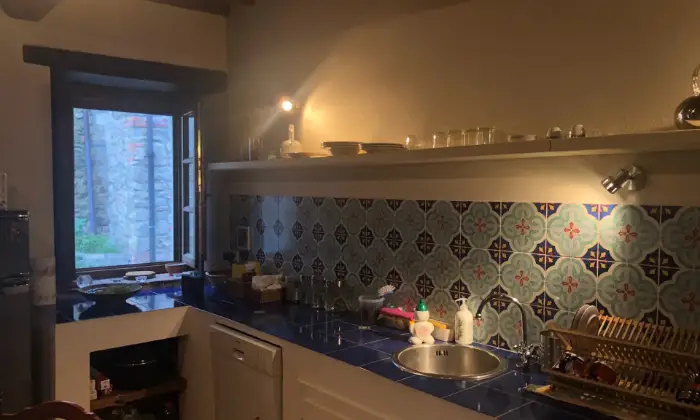 Rexer-Bucine-Casa-in-vendita-nel-romantico-borgo-di-Pietraviva-Cucina