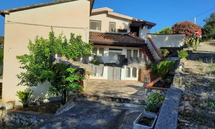 Rexer-Cosentini-Vendesi-casa-con-terreno-in-via-Carretiello-Roccadaspide-Terrazzo