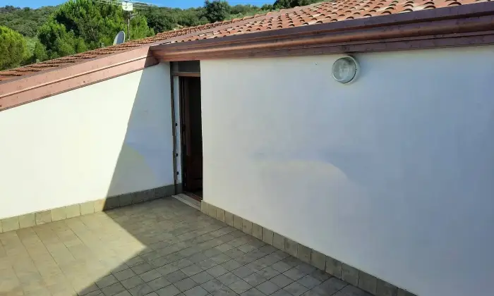 Rexer-Cosentini-Vendesi-casa-con-terreno-in-via-Carretiello-Roccadaspide-Terrazzo