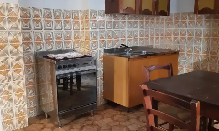Rexer-Girifalco-Palazzo-con-due-negozi-e-due-appartamenti-Altro