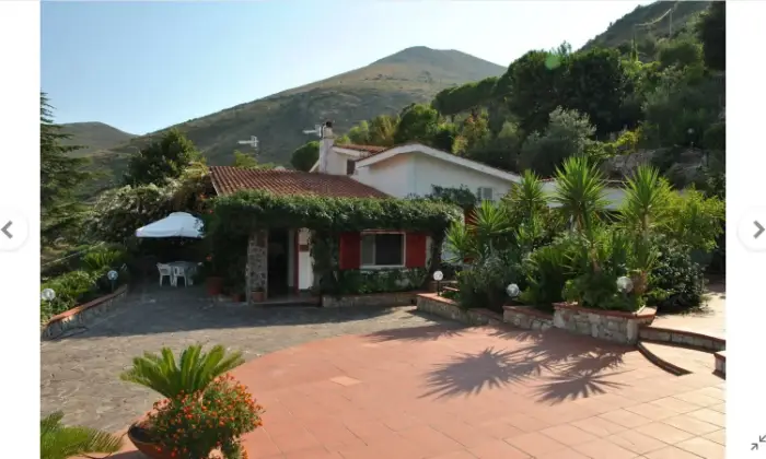 Rexer-Itri-Villa-panoramica-piscina-privata-giardino-zona-barbecue-forno-pizze-uliveto-ingresso