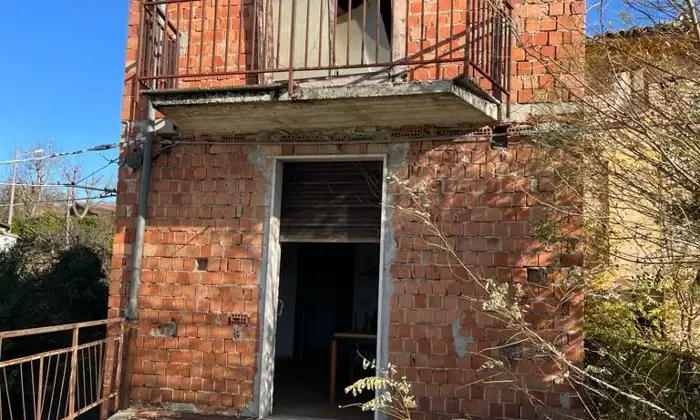 Rexer-ALTA-VAL-TIDONE-ALLO-STATO-RUSTICO-CASA-DA-COMPLETARE-E-RISTRUTTURARE-con-giardino-e-garage-a-CAMINATA-fraz-di-ALTA-VAL-TIDONE-PC-Esterno