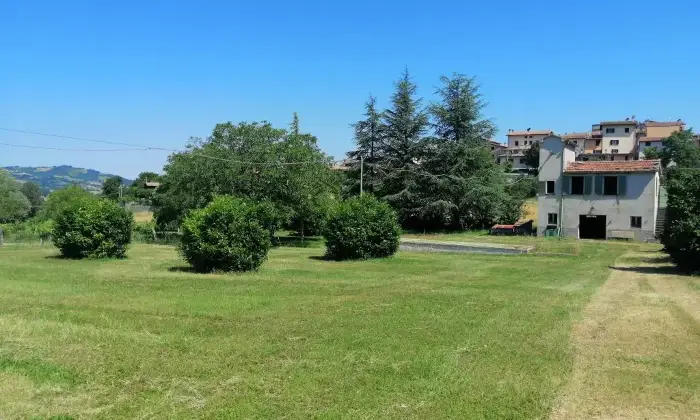 Rexer-Nocera-Umbra-Villa-in-vendita-con-mq-terreno-edificabile-in-Vocabolo-Colle-Nocera-Umbra-Giardino