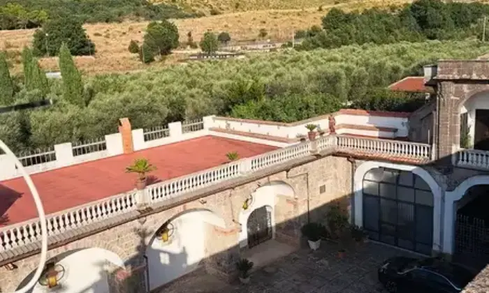 Rexer-Camigliano-Prestigiosa-Struttura-CAMIGLIANO-CE-Terrazzo