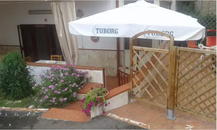 Rexer-Letojanni-Bilocale-fronte-e-vista-mare-a-Letojanni-Giardino