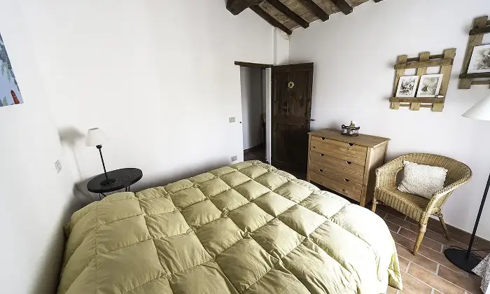 Rexer-cingoli-Casa-di-campagna-vicino-Cingoli-CameraDaLetto