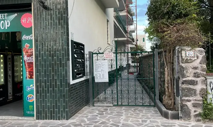 Rexer-Ischia-Appartamento-ristrutturato-con-veranda-e-cantina-Ischia-Giardino