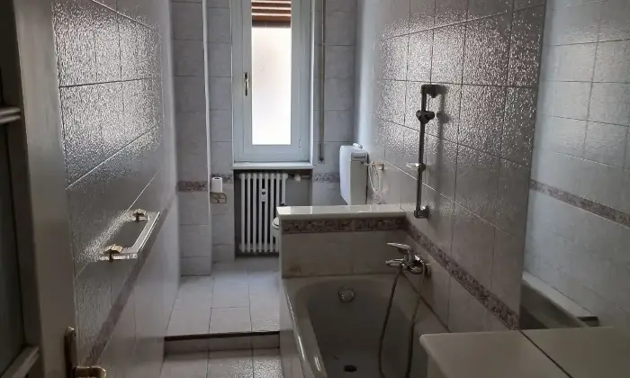 Rexer-Arquata-Scrivia-Vendesi-affittato-app-silenziosom-p-ad-Arquata-Scriva-provincia-Alessandria-Bagno
