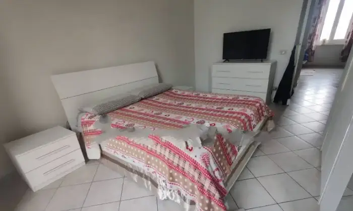 Rexer-Alessandria-Appartamento-con-giardino-in-villa-via-Francesco-De-Antonio-CameraDaLetto