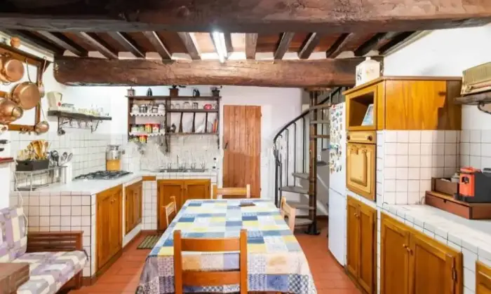 Rexer-Cortona-Terratetto-unifamiliare-con-due-ingressi-indipendenti-nella-frazione-di-Camucia-a-Cortona-Cucina