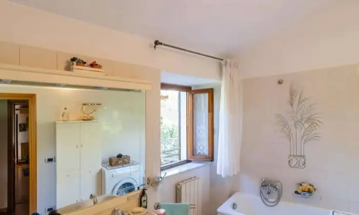 Rexer-Cortona-Terratetto-unifamiliare-con-due-ingressi-indipendenti-nella-frazione-di-Camucia-a-Cortona-Bagno